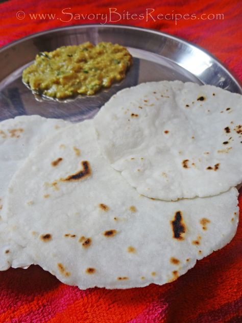 Rice Flour Bhakri / Tandlachi Bhakri / Rice Roti - Savory Bites Recipes - A Food Blog with Quick and Easy Recipes Rice Flour Roti, Bean Varieties, Bites Recipes, Savory Bites, Quick And Easy Recipes, Dough Balls, Chapati, Rice Flour, Naan