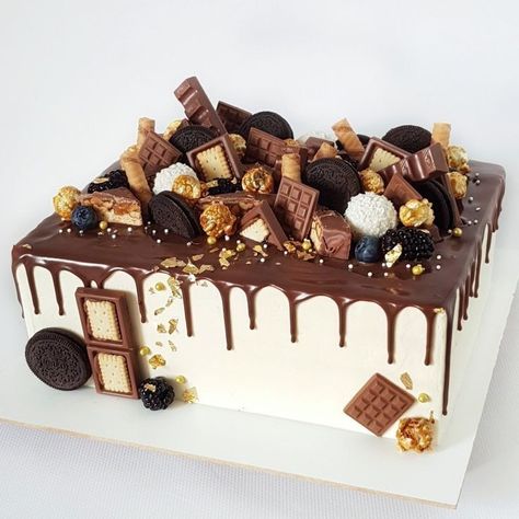 Rectangular Chocolate Cake Design, Rectangular Cake Ideas, Square Chocolate Cake Decoration, Chocolate Square Cake Decorating Ideas, Square Chocolate Cake Design, Rectangle Chocolate Cake Decoration, Pretty Birthday Cakes Chocolate, Rectangular Cake Designs, Rectangular Cake Decoration Ideas