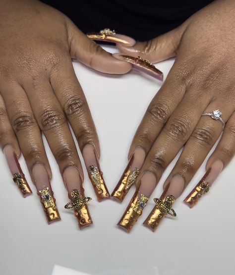 Gold Birthday Nails Black Women, Square Acrylic Nails Gold, Bronze Nails Acrylic, Long Gold Nails, Gold Acrylic Nails Black Women, Gold Nails Extra, Xl Nails Design, Gold Bling Acrylic Nails, Bronze Nails Designs