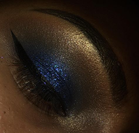 Navy And Gold Eye Makeup, Galaxy Eyes, Gold Eye Makeup, Favorite Makeup, Eyes Makeup, Colored Contacts, Secret Obsession, Cam Girls, Best Makeup Products