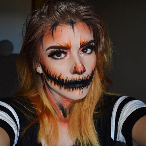 19 Incredible Jack O'Lantern Makeup Looks to Feed Your Pumpkin Obsession Pumpkin King Makeup, Jackolantern Makeup, Jack O Lantern Makeup, Pumpkin Makeup, Halloween Pumpkin Costume, Dragon Makeup, Scarecrow Makeup, Halloween Make-up Looks, Make Up Designs