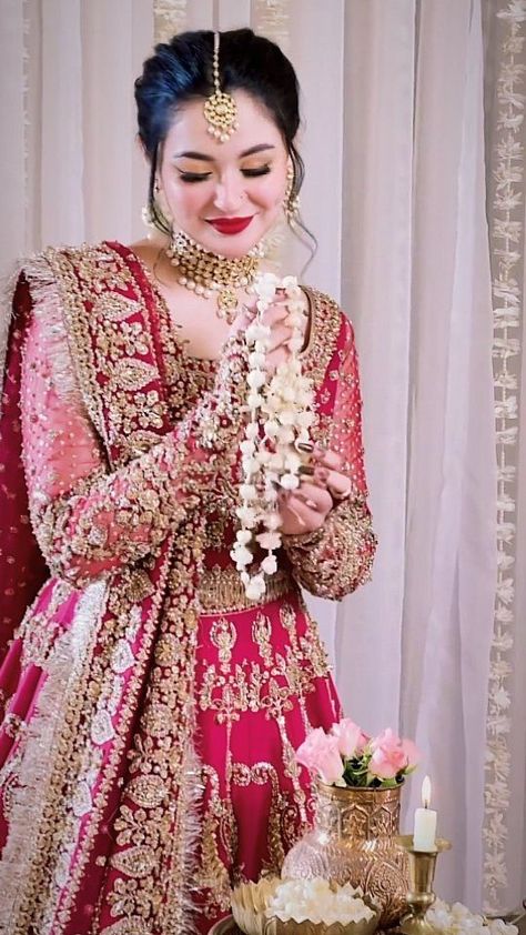 Ruffle Blouse Designs, Mehandi Dress, Pakistani Bridal Hairstyles, Hania Aamir, Pakistani Bridal Lehenga, Pakistani Bridal Dress, Cloth Embroidery, Pakistani Bridal Makeup, Latest Bridal Lehenga