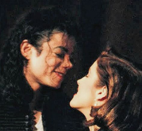 Michael And Lisa Presley, Lisa Marie Presley And Michael Jackson, Michael Jackson And Lisa Marie Presley, Michael Jackson Lisa Marie Presley, Lisa Presley, Michael Jackson Painting, Mtv Music Awards, Michael Jackson Dance, Michael Jackson Photoshoot