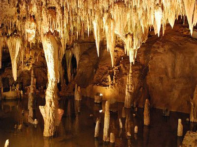 Meramec Caverns, Missouri Meramec Caverns, Underground Living, Underground Pool, Mineral Formations, Limestone Caves, Cave Drawings, Cave System, Crystal City, Jefferson County