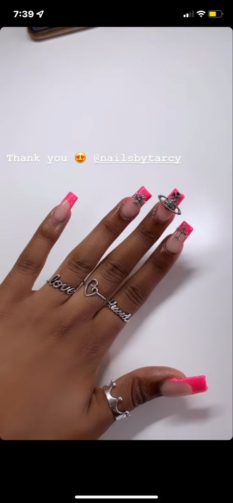 😍😍😍 Pink French Tip Chrome Heart Nails, Short Nail Designs Chrome Hearts, Short Nails Chrome Hearts, Nail Designs Chrome Heart, Pink Chrome Hearts Nails, Chrome Hearts Nails Short, Chrome Heart Nails Short, Chrome Heart French Tip Nails, Acrylic Nails With Rings