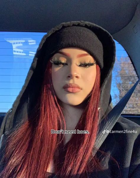 Red Latina Hair, Outfits With Copper Hair, Red Eyebrows Makeup, Red Hair Makeup Looks, Latina With Red Hair, Red Hair And Red Eyebrows, Red Hair Baddie, Red Hair Latina, Red Eyebrow