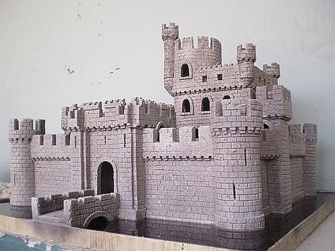 Medieval Castle Layout, Castle Miniature, Miniature Castle, Castle Layout, Middle Ages History, Model Castle, Castle Plans, Castle Project, Wooden Castle