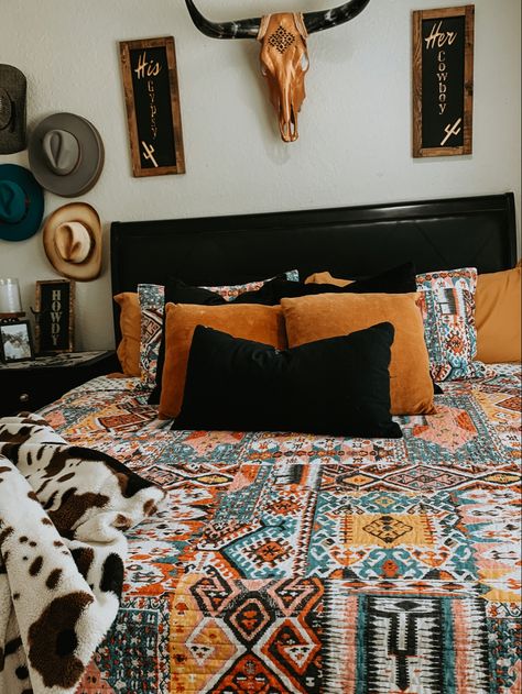 Western Home Western Spring Bedding Rods Western Palace Rods Bedding Home Decorating Ideas Living Room, Western Bedrooms, Modern Bathroom Design Ideas, Country Bedroom Decor, Quilted Bedding, Western Bedroom Decor, Western Rooms, Western Bedroom, Estilo Country