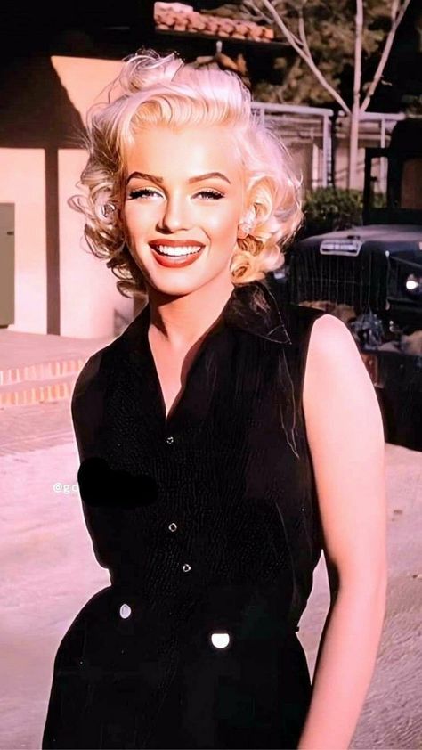 Marilyn Monroe Hair, Marilyn Monroe Wallpaper, Marilyn Monroe Photography, Rare Marilyn Monroe, Marilyn Monroe Artwork, Marilyn Monroe Portrait, Photos Of Celebrities, Harold Lloyd, Marilyn Monroe Fashion