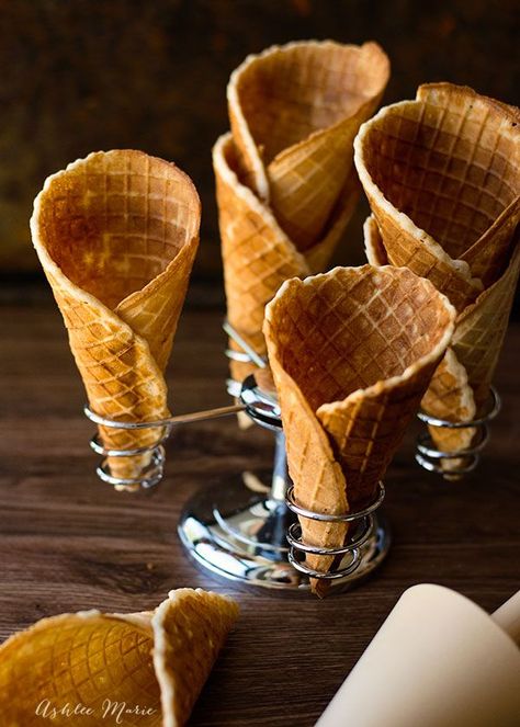 homemade waffle cones recipe, easy and delicious Waffle Cones Recipe, Homemade Waffle Cones, Homemade Waffle, Choco Taco, Waffle Cone Recipe, Ice Cream Holder, Waffles Easy, Waffle Ice Cream, Sugar Cones