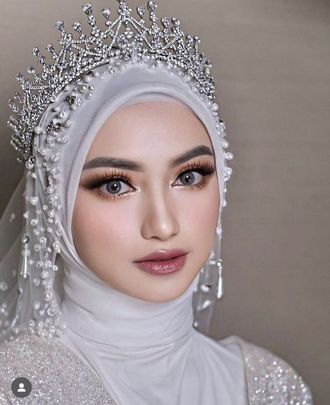 Hijab Do Wedding, Make Up Pengantin Hijab, Bridal Hijab Styles, Woman Picture, Beautiful Wedding Makeup, Hijab Makeup, Wedding Makeup Bride, Muslimah Wedding Dress, Muslimah Wedding