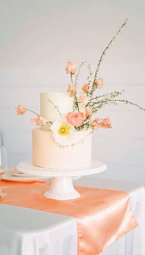 The 2024 Pantone Color of the Year: Peach Fuzz & Your Wedding 2024 Pantone Color, Wedding Cake Peach, Summer Wedding Cakes, Small Wedding Cakes, Special Cakes, Pantone Color Of The Year, Wedding Kiss, Mountain Bride, Wedding Cake Inspiration