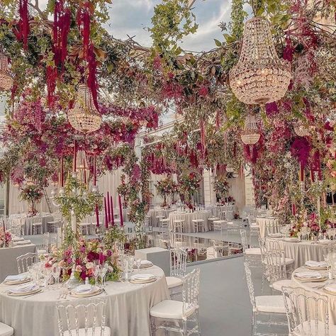 Floral wedding décor Garden Theme Wedding, Wedding Design Decoration, Wedding Decor Style, Wedding Decor Inspiration, Venue Decor, Dream Wedding Ideas Dresses, Admit It, Garden Theme, Wedding Mood Board