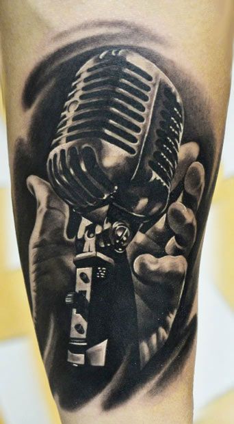 Love it! On my inside forearm without the hand. I want a quote with it. Maybe " I haven't understood a bar of music my whole life, but I have felt it" because i sing and play by ear. Never learned to read music. Mic Tattoo, Rockabilly Tattoos, Microphone Tattoo, Alas Tattoo, Music Tattoo Sleeves, Music Notes Tattoo, Music Tattoo Designs, Geniale Tattoos, Music Tattoo