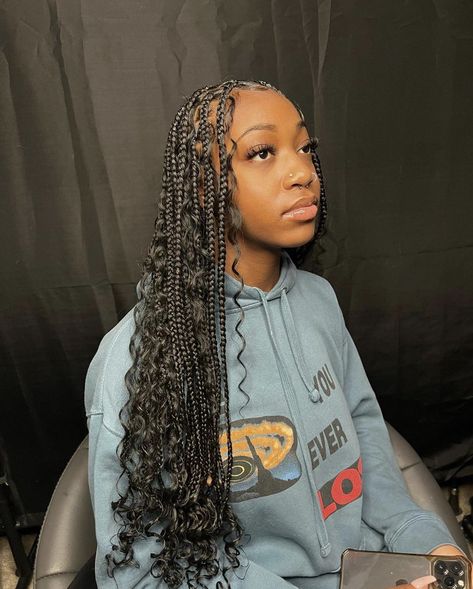 Knowles’s Goddess Braids Medium, Box Braids Graduation, Knotless Goddess Braids Medium, Mid Length Goddess Braids, Goddess Braids Mid Back, Goddess Braids Medium Size, Goddess Braids Medium, Medium Goddess Braids, Black Ponytail Hairstyles