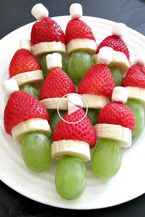 + Lots of fun Christmas breakfast ideas that your kids will love! Grinch fruit kabobs and lots of other ideas. elf on the shelf ideas, christmas potpourri, black house exterior, minecraft houses! Fun Fruit Ideas For Kids, Fun Fruit Ideas, Fruit Ideas For Kids, Grinch Fruit, Grinch Fruit Kabobs, Candle Dinner Table, Tulle Christmas Trees, Christmas Breakfast Ideas, Healthy Christmas Snacks