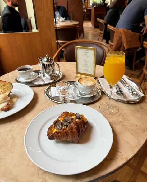 Favorite breakfast spot - Café Savoy🥂🥞 📲 more about the best places in Prague you can find in my FOOD GUIDE ➡️ link in Bio #prague #restaurants #praguefood #praguelife #czechfood #praguerestaurants #praguerestaurant #jidlo #restauracepraha #breakfast Where To Eat In Prague, Restaurants In Prague, Prague Coffee, Prague Restaurants, Prague Food, Prague Czech Republic Instagram, Prague Restaurants With View, Czech Recipes, Food Guide