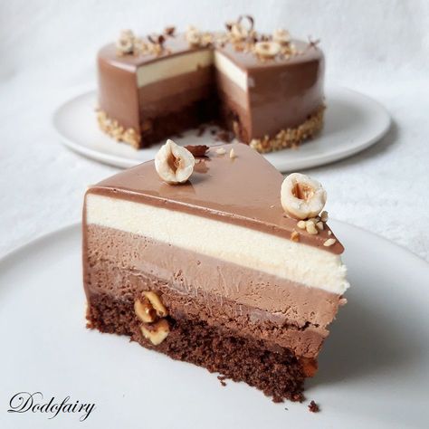 3 chocolats avec glaçage chocolat au lait - Dodofairy Delicious Cake Recipes, Cake Flavors, Mini Cakes, Yummy Cakes, Vanilla Cake, Cake Recipes, Cake Decorating, Tumblr, Film