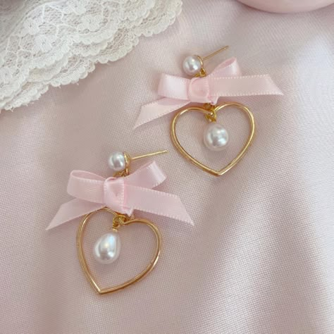 Cute Kawaii Accessories, Coquette Icon, Kawaii Jewelry, Pink Accessories, Foto Poses, Girly Accessories, Fancy Jewellery, Bow Earrings, Cute Accessories