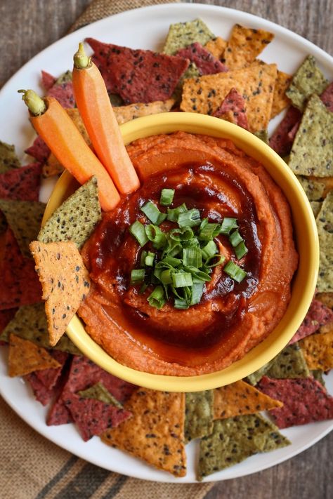 Oh my gosh, I have got to make Brandi's BBQ white bean hummus ASAP!  via @thevegan8 Unique Hummus Recipe, March Madness Food, White Bean Hummus, Bean Hummus, Vegan Barbecue, Chickpea Burger, Vegan Worcestershire Sauce, Vegan Christmas Recipes, Vegan Hummus