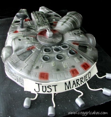 i just made Han and Leia cake toppers for my sister's wedding... Star Wars Grooms Cake, Funny Grooms Cake, Millennium Falcon Cake, Star Wars Wedding Cake, Star Wars Wedding Theme, Nerd Wedding, Geek Wedding, Star Wars Cake, Star Wars Wedding