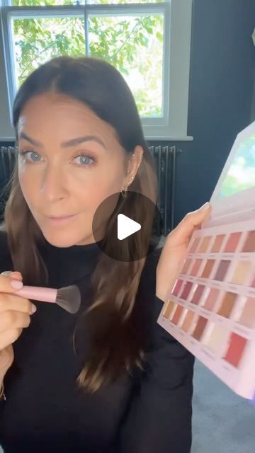 Lisa Snowdon on Instagram: "#GRWM Quick and easy “daytime” glam using the 6 products that come in my NEW LISA LUXE @ciatelondon edit…
Endless make up possibilities with the eye palate, so many shades to choose from- I even use it on my cheeks and it’s amazing! 
You get a Vitamin Boosting Primer which is perfect for this time of the year as our skin is starting to need a little more hydration- 
The Extraordinarily Translucent Powder.
The Glow-to Highlighter. 
A brown ultra fine tipped liquid liner and the Everyday Vacay yummy glossy Coconut Lip Oil…. 

You can shop this gorgeous edit NOW! All the products combined would cost £122 but you can it now for £45! 
Makes a lovely gift 
The LINK IS IN MY BIO.

#ad #grwm #glam #makeuptutorial #daytime #daytimemakeup #easymakeup" Daytime Glam, Daytime Makeup, Translucent Powder, Liquid Liner, Day And Time, Lip Oil, Time Of The Year, Simple Makeup, Highlighter