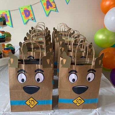 Scooby Doo Gift Bags Scooby Doo Favor Bags Scooby Goody Bags Scooby Doo Birthday Party Decor Scooby Doggy Bags - Etsy Brasil Scooby Doo Decorations, Scooby Birthday, Scooby Doo Cake, Cardboard Crafts Decoration, Scooby Doo Birthday Party, Baby Blocks Baby Shower, Boy Birthday Party Themes, Goody Bags, Dog Party