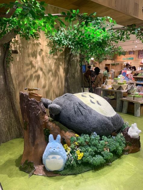 Studio Ghibli Pictures on X: "Studio Ghibli shop in Osaka 🌱 https://t.co/2L6SjbnqgL" / X Yotsuba Core, Studio Ghibli House, Studio Ghibli Park, Studio Ghibli Pictures, Ghibli Pictures, Studio Ghibli Store, Studio Ghibli Japan, Ghibli Core, Ghibli Aesthetic