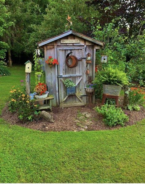 Outhouse Landscaping Ideas, Old Outhouses Vintage, Gourd Garden Ideas, Garden Shed House, Out House Ideas, Outhouse Shed, Cottage Garden Sheds, Rustic Shed, Shed Landscaping