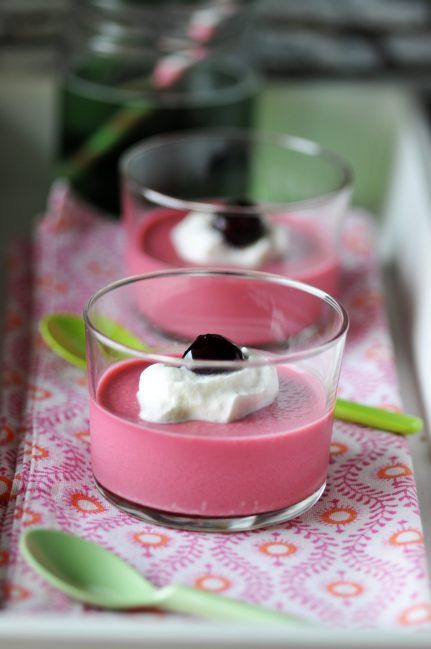 Cherry Curd Recipe, British Bake Off Recipes, Bake Off Recipes, Panna Cotta Recipe, Italian Cookie Recipes, Dessert Glasses, Curd Recipe, Cherry Desserts, Pouring Rain