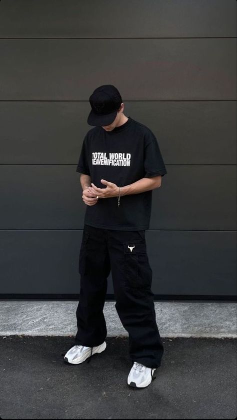 [Sponsored] 26 Great Winter Outfits Men Streetwear Black Tricks You Have To Try Immediately #winteroutfitsmenstreetwearblack Cargo Outfit Men, Oversized Outfit Men, Oversized Tshirt Outfit Men, Summer Streetwear Outfits, Black Tshirt Outfit, Winter Outfits Men Streetwear, Estilo Vans, Street Fashion Photoshoot, Men Streetwear Fashion