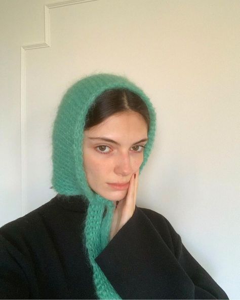 Crochet Hood, Bonnet Hat, Knitted Hood, Knitting Accessories, Knit Fashion, Knitting Inspiration, Cute Crochet, Crochet Designs, Knitting Projects