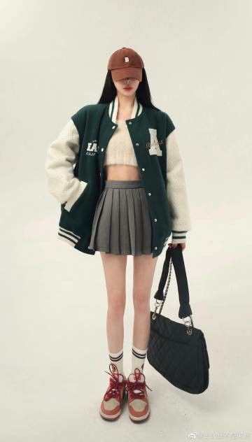 Varsity Jacket Outfit, Casual Outfit Inspiration, Estilo Preppy, Fashion Design Clothes, Harajuku Fashion, Kpop Outfits, Stage Outfits, Minimal Fashion, Preppy Style