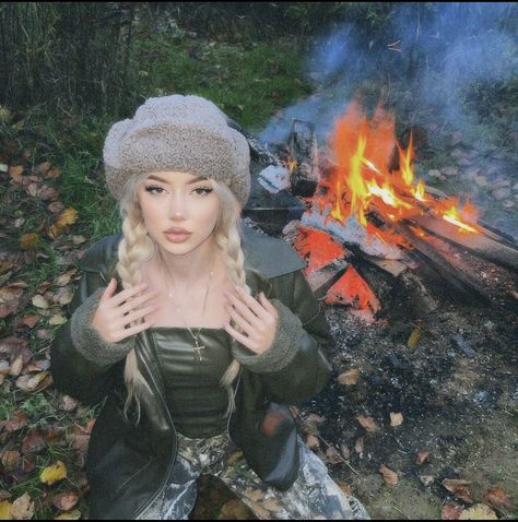 Fhlouwn Instagram, Den Of Vipers, Hair Evolution, Russian Winter, Latina Fashion Outfits, Gyaru Fashion, Latina Fashion, Early Fall Outfit, Winter Fits