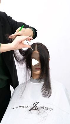 Haircut Videos Long To Short, U Haircut, Haircut Videos, Self Haircut, Face Framing Hair, Easy Hair Cuts, Hair Mistakes, Long Face, Long Hair Video