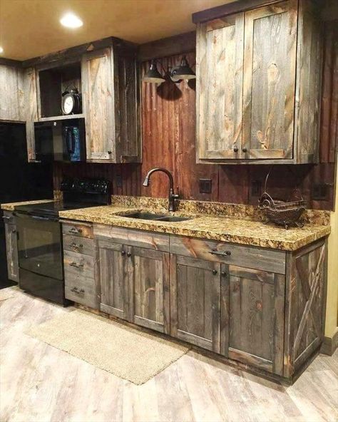 Rustic Cabinet Doors, Rustic Remodel, Rustic Backsplash, Reclaimed Wood Kitchen, Pallet Kitchen, Outdoor Kitchen Countertops, Interior Simple, Rustic Kitchen Cabinets, Kitchen Rustic