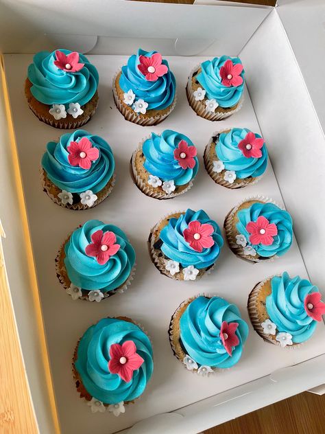 Lilo And Stitch Birthday Treats, Moana Birthday Party Treats, Stitch Party Snacks, Moana Theme Treats, Moana 3rd Birthday Cake, Moana Cake And Cupcakes, Moana Bday Party, Lilo And Stitch Second Birthday Party, Moana Dessert Ideas