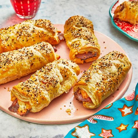 Bacon Egg And Cheese Pastry, Cheese Puff Pastry, Cheese Pastry, Bacon Egg And Cheese, Egg And Cheese, Breakfast Pastries, Frozen Puff Pastry, Puff Pastry Recipes, Sausage Rolls