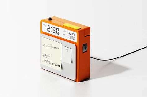 Just like clapperboards, this multifunctional alarm clock is designed to keep us on top of our daily agenda - Yanko Design Alarm Clock Design, Cute Alarm Clock, Wallpaper Iphone Disney Princess, Daily Agenda, Controller Design, Retro Gadgets, Industrial Design Furniture, Personal Business, Industrial Design Sketch