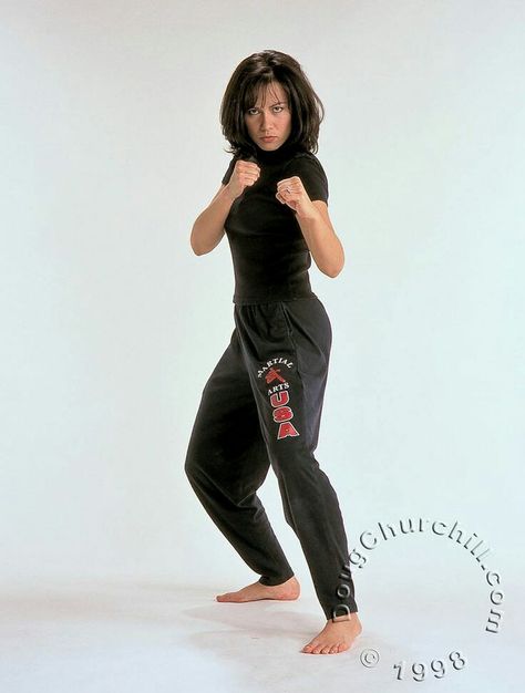 Martial Arts Photography, Shannon Lee, Bruce Lee Art, Bruce Lee Martial Arts, Bruce Lee Photos, Female Martial Artists, Martial Arts Girl, Brandon Lee, Martial Arts Techniques