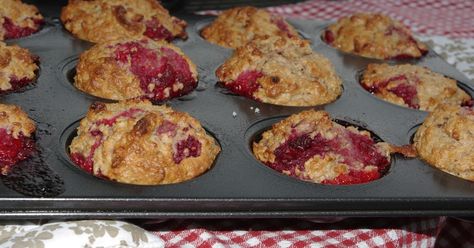 Raspberry Yogurt Muffins, Healthy Raspberry Muffins, Spelt Muffins, Raspberry Muffin Recipes, Mennonite Girls Can Cook, Raspberry Oatmeal, Vegan Blueberry Muffins, Yogurt Muffins, Raspberry Yogurt