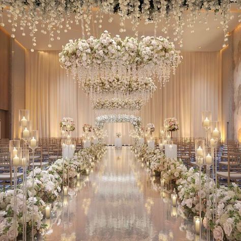 Find the Best Wedding Ideas & Wedding Inspiration at Carats & Cake Reception Aisle Decor, Dream Wedding Indoor, Wedding Backdrop With Chandelier, Soft Wedding Ideas, Wedding Ceremony Ideas Decoration Indoor, Romantic Wedding Reception Decor, Wedding Reception Design Ideas, Royal Wedding Ideas Decoration, Beautiful Wedding Venues Indoor