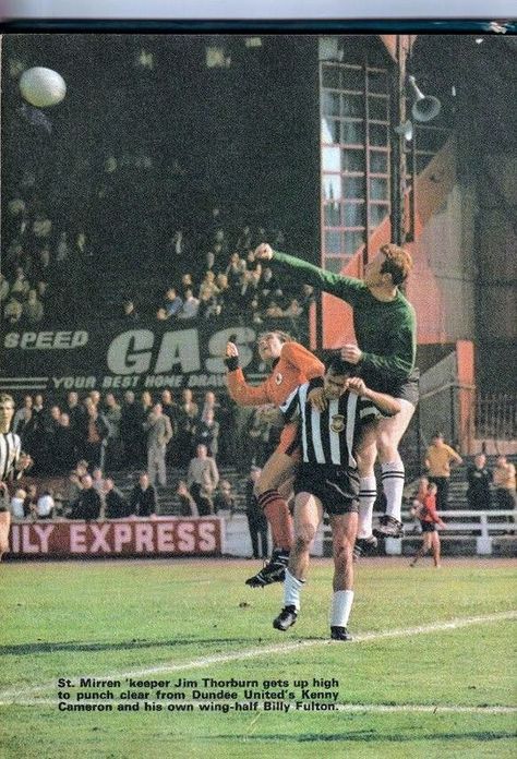 St Mirren 2 Dundee Utd 1 in April 1971 at Love Street. Action from the Scottish 1st Division clash. Scottish Football, St Mirren, Paisley Scotland, Dundee United, Love Street, Dundee, Football Club, Great Britain, Division