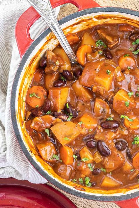 The Best Hearty Vegetable Stew - My Pure Plants Red Wine And Chocolate, Root Vegetable Stew, Vegetable Stew Recipe, Wine And Chocolate, Vegan Casserole, Vegan Stew, Filling Dinner, Dinner This Week, Vegetable Stew