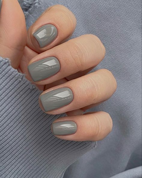 Natural Nails Winter Colors 2023-2024 16 Ideas: Embrace the Season in Style Grey Gel Nails Short, Gray Nails Short, Grey Nails Short, Simple Grey Nails, Grey Short Nails, Short Grey Nails, Natural Nails Winter, Gray Manicure, Grey Manicure