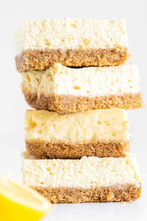 Creamy Lemon Bars, Squares Recipes, Cheesecake Bar, Cake Squares, Bar Desserts, Lemon Treats, Lemon Cheesecake Bars, Lemon Dessert, Cheesecake Bar Recipes