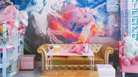 The Unicorn Café is the stuff of a child's imagination Unicorn Cafe, Unicorn House, Kawaii Cafe, Unicorn Store, Unicorn Things, Pop Up Cafe, Unicorn Stuff, Unicorn Bedroom, Kitty Cafe