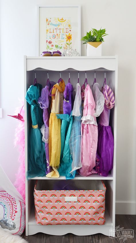 DIY Dress Up Storage from a Bookcase Hack Dress Up Area, Creative Toy Storage, Dress Up Wardrobe, Dress Up Stations, Dress Up Closet, Dress Up Storage, Kids Dress Up, Girls Dress Up, Toy Rooms