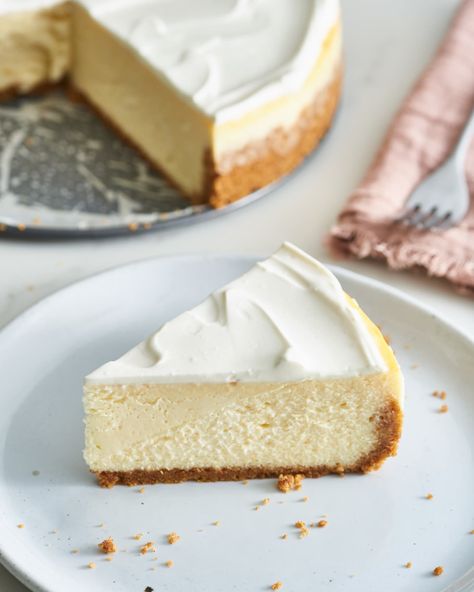 We Tested 4 Famous Cheesecake Recipes and Here's the Winner | Kitchn Original Cheesecake Recipe, Original Cheesecake, Sour Cream Cheesecake, Joy Of Baking, Cheesecake Factory Recipes, Frozen Cheesecake, Carrot Cake Cheesecake, The Cheesecake Factory, Classic Cheesecake