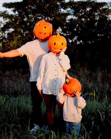 Pumpkin photography #pumpkinphotograhpy #pumpkinheads #photography #halloweenideas #halloweenpictures #october #coupleshoot #familyshoot Halloween Toddler Photos, Pumpkinhead Photoshoot, October Photoshoot, Halloween Photoshoot Ideas, Spooky Photoshoot, Pumpkin Photography, Fall Baby Pictures, Pumpkin Patch Photoshoot, Pumpkin Heads